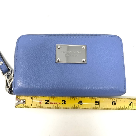 Michael Kors Jet Set Blue Pebbled Leather Zip Around Phone Wristlet Wallet - Picture 9 of 10